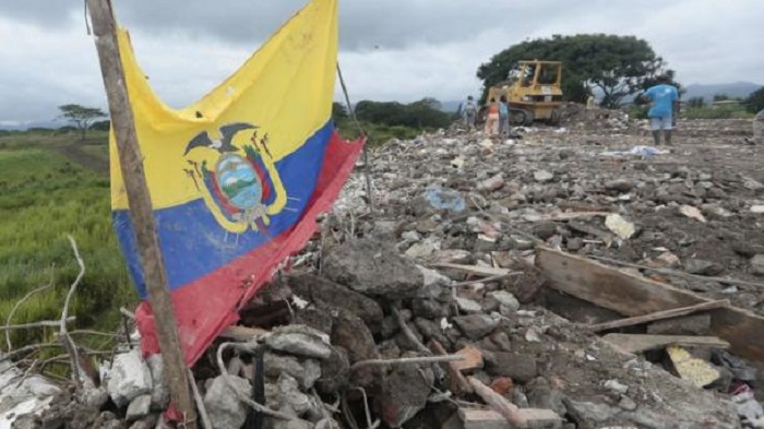 Ecuador cobra 250.000 dólares en China para ayudar a los damnificados del sismo devastador